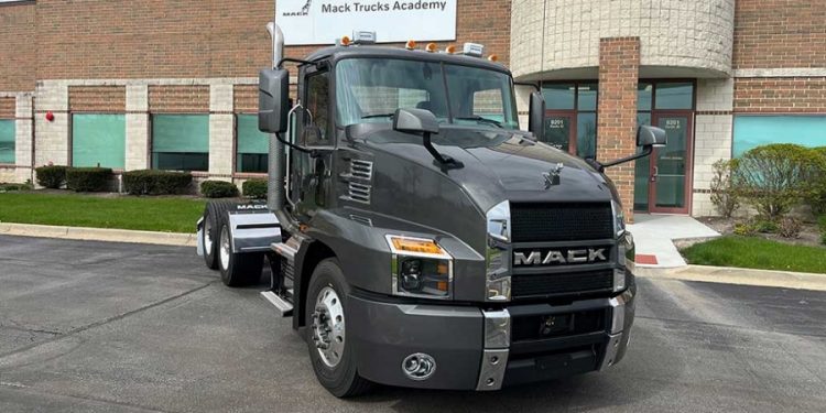 Mack Trucks Resmikan Fasilitas Pelatihan Truk Listik Baru, Lebih Luas dan Modern