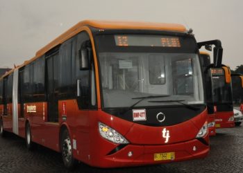Mampu Angkut Banyak Penumpang, Begini Perjalanan Bus Gandeng di Indonesia
