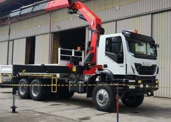 Mengenal Jenis Truk Crane yang Digunakan Untuk Mengangkut Material Berat