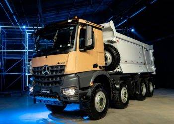 Mercedes-Benz Arocs 8×4 Siap Revolusi Operasi Off-Road di Brasil dan Amerika Latin