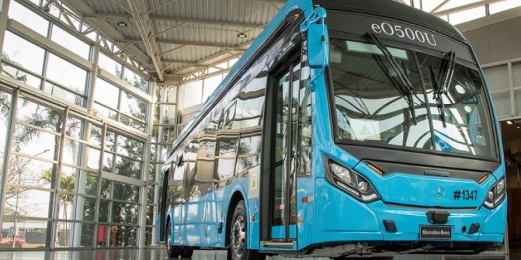 Mercedes-Benz Hadirkan Sasis Bus Full-Electric eO500U untuk Pasar Amerika Latin