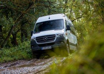 Mercedes-Benz Sprinter Bakal Punya Sistem AWD Baru dan Mesin Canggih Tahun Depan