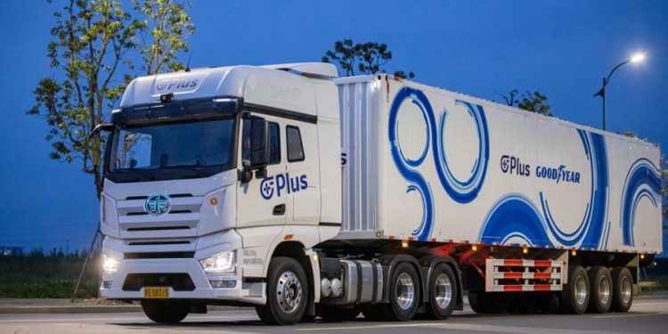 Minimalisasi Kecelakaan Truk, Goodyear dan Plus Berkolaborasi di Truk Otonom