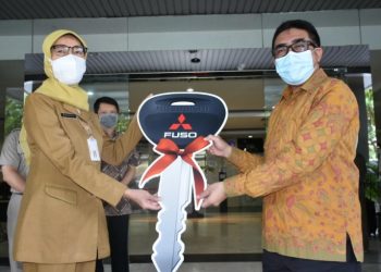 Mitsubishi Fuso Mendonasikan Espasio Kepada Pemrov DKI Jakarta untuk Membantu Penanganan Covid-19