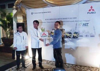 Mitsubishi Fuso Serahkan 1 Unit Truk untuk Bantuan Kemanusiaan ACT