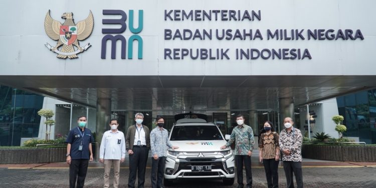 Mitsubishi Indonesia Hibahkan 3 Unit Outlander PHEV untuk Salurkan Vaksin Covid-19