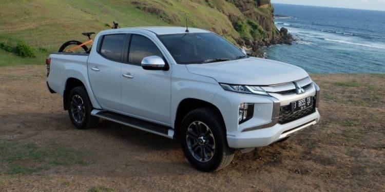 Mitsubishi New Triton Ultimate 4×4, Pikap Pekerja Bertampang Premium