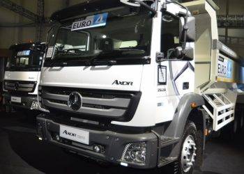 Percepat Dekarbonisasi, DCVI Kenalkan Truk Mercedes-Benz Axor 2528CX Euro 4 di Palembang