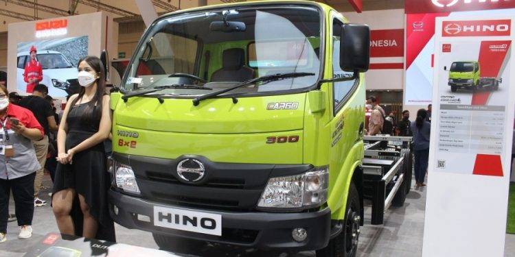 Pertama di Indonesia, ‘Mini Tronton’ Hino Dutro 136 HDL 6×2 Cocok Buat Pengusaha Sawit