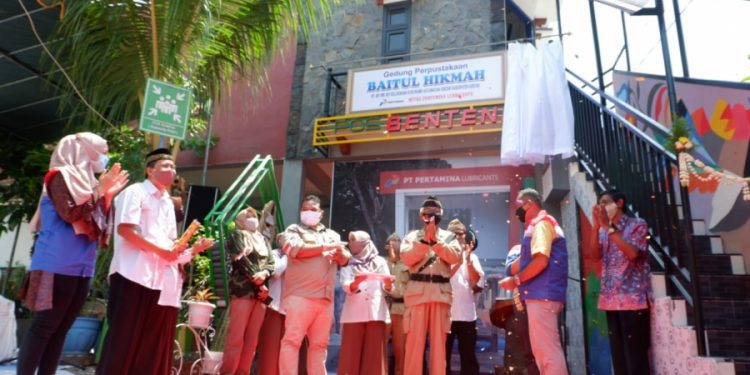 Pertamina Lubricants Bangun Perpustakaan dan Dukung UMKM Kampung Markisa di Gresik