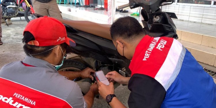 Pertamina Lubricants Salurkan Bantuan dan Ganti Oli Gratis untuk Warga Majene dan Mamuju