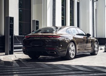 Porsche Indonesia Kenalkan Pengisian Daya Mobil Listrik Pertamanya di Kota Bandung