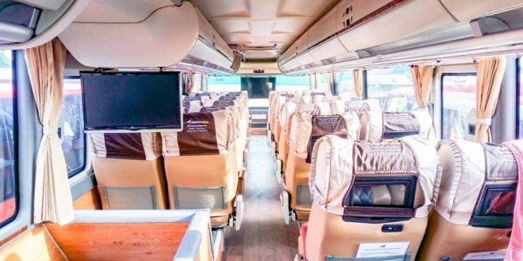 Posisi Duduk Paling Aman Saat Naik Bus itu Dimana Sih?