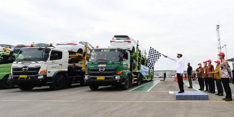 Presiden Jokowi Lepas Ekspor Perdana Toyota Indonesia ke Australia