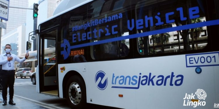 Ratusan Halte Transjakarta Kini Bisa Isi Ulang Kartu Uang Elektronik Otomatis, Ini Titiknya