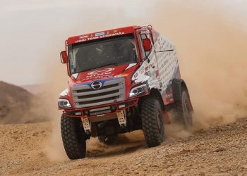 Reli Dakar 2022: Tim Hino Sugawara Capai Garis Finish dengan Truk Hybrid