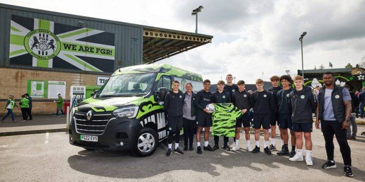 Renault Master E-Tech Resmi Jadi Official Minibus Klub Sepakbola Inggris