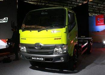 Resmi Berstandar Euro4, Hino Dutro Tampil Lebih Segar dan Bertenaga
