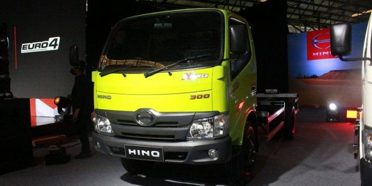 Resmi Berstandar Euro4, Hino Dutro Tampil Lebih Segar dan Bertenaga