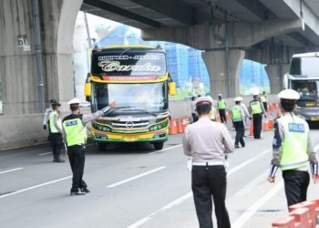 Ribuan Kendaraan yang Nekat Mudik, Diputarbalikkan Kembali ke Jakarta