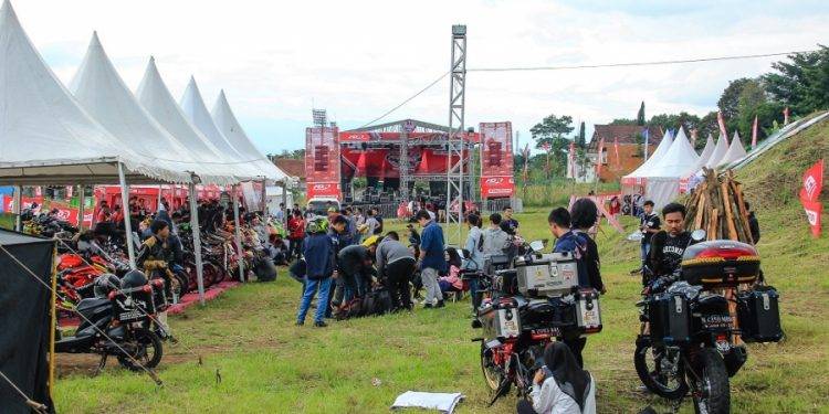 Ribuan Pengendara Motor Tumpah Ruah Hadiri FDR Day di Malang