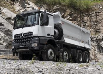 Sektor Tambang Moncer, Truk dan Bus Mercedes-Benz Raih Pangsa Pasar Tinggi di Indonesia