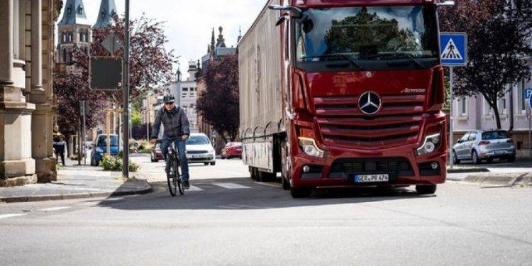 Sideguard Assist Bikin Nyetir Truk Mercy Makin Aman