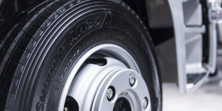 Simak Tips Menjaga Keawetan Ban Radial pada Kendaraan Niaga