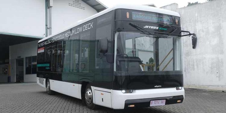 Solo Uji Coba Bus Monokok Adi Putro yang Ramah Difabel
