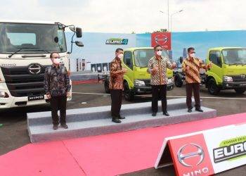 Stop Produksi Euro2, Semua Truk dan Bus Hino Resmi Berstandar Euro4