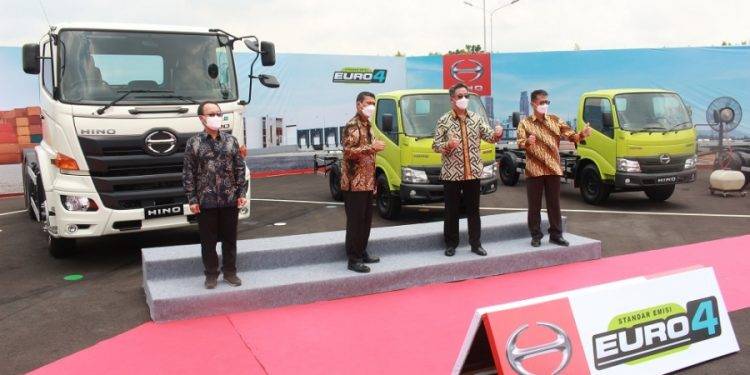 Stop Produksi Euro2, Semua Truk Dan Bus Hino Resmi Berstandar Euro4 ...