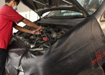 Suara Mesin Mobil Kasar Saat di Gas, Segera Cek Komponen Ini