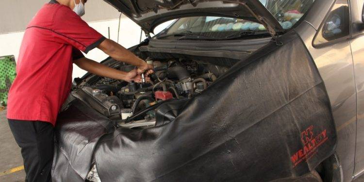 Suara Mesin Mobil Kasar Saat di Gas, Segera Cek Komponen Ini