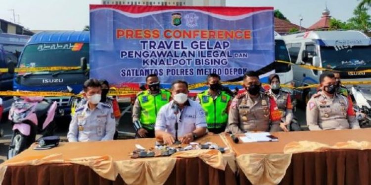 Tak Jera Angkut Pemudik, 22 Travel Tak Berizin Diamankan di Jalan Tikus Depok
