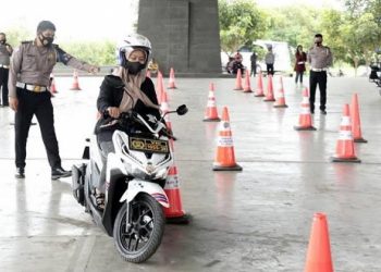 Tak Lulus Tes Praktek, Polisi Sediakan Bimbel Ujian SIM Gratis di Bandung