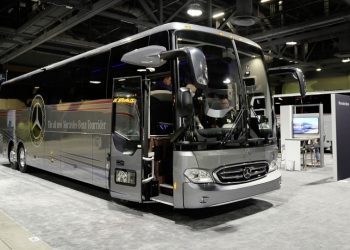 Tampil Perdana di AS, Bus Mercedes-Benz Tourrider Langsung Dapat Penglaris