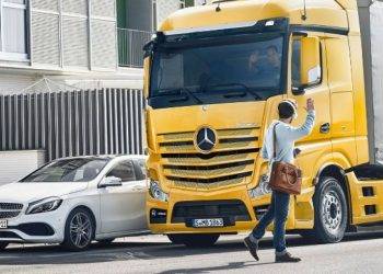 Teknologi Active Brake Assist 4 di Truk Mercedes-Benz, Bisa ‘Ngerem’ Otomatis
