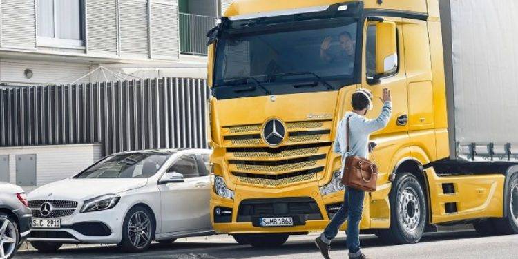 Teknologi Active Brake Assist 4 di Truk Mercedes-Benz, Bisa ‘Ngerem’ Otomatis