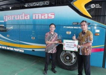 Tempuh Jarak 1 Juta KM Tanpa Turun Mesin, Hino Apresiasi 3 PO Bus