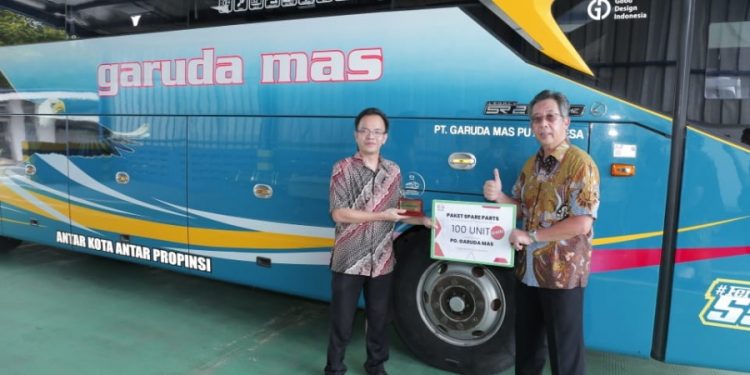 Tempuh Jarak 1 Juta KM Tanpa Turun Mesin, Hino Apresiasi 3 PO Bus