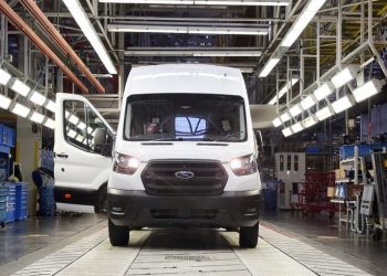 Terima 5.000 Pesanan di Eropa, Ford Mulai Produksi Van Listrik E-Transit