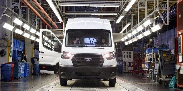 Terima 5.000 Pesanan di Eropa, Ford Mulai Produksi Van Listrik E-Transit