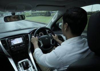 Terpaksa Keluar Rumah, Lakukan 7 Cara Ini Agar Aman Saat Berkendara