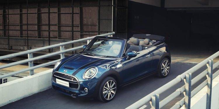 The New MINI Cabrio Sidewalk Edition Dijual Terbatas dengan Harga Rp 880 Juta