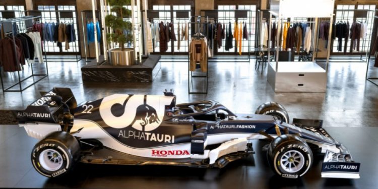 Tim Scuderia AlphaTauri Luncurkan Mobil Balap Baru Pakai Mesin Honda