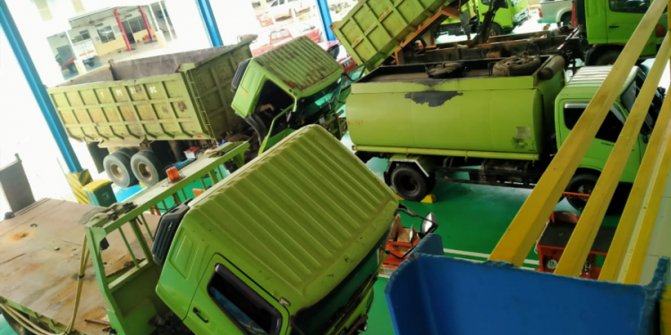 Tips Merawat Truk, Jangan Abaikan Pergantian Oli Berkala