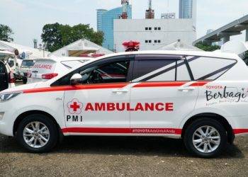 Toyota Indonesia Serahkan Kijang Innova Ambulance ke Tenaga Medis di Indonesia