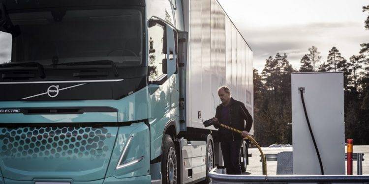 Traton, Daimler dan Volvo, Percepat Realisasi Jaringan Pengisian Daya Truk Listrik Heavy Duty di Eropa