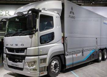 Truk Fuso Super Great Kini Punya Desain Lampu Belakang Kombinasi LED Terbaru