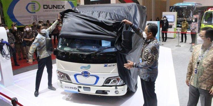 Truk Listrik Hino Dutro Z EV Tampil Perdana, Curi Perhatian GIIAS 2022